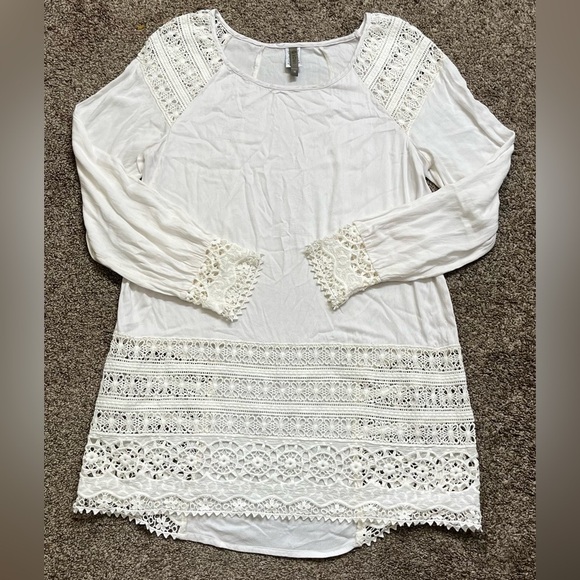 XCVI White Lace Blouse with Relaxed Fit - Picture 1 of 3